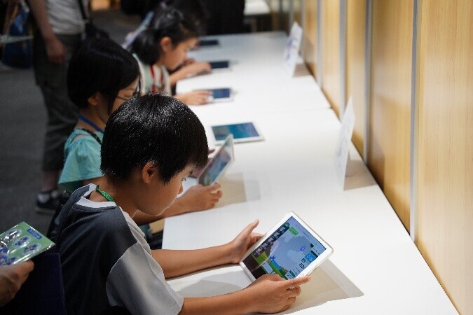 Image: • Hands-On Corners Draw a Crowd