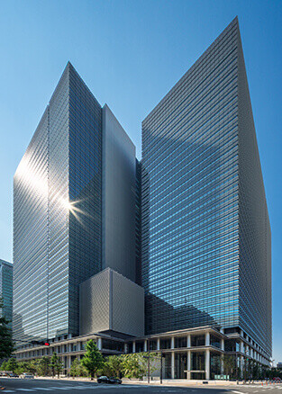 Image: Twin skyscrapers Otemachi Place