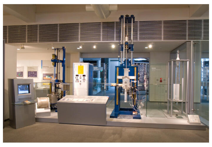 Apparatus for Production of Optical Fiber Base Material Using the VAD Method (NTT History Center of Technologies)