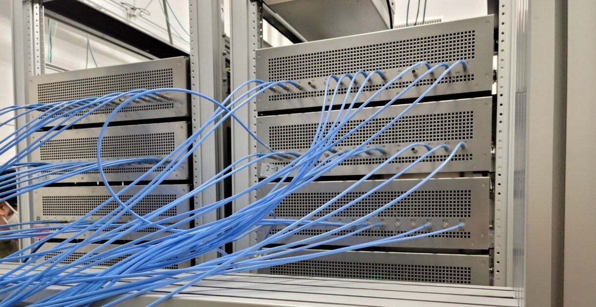 Figure 3: Qubit controller Qubit controller consisting of an oscillator and receiver for microwave signals. The new 64 qubit quantum computer uses 96 input wires and 16 output wires for control and readouts to perform quantum calculations.