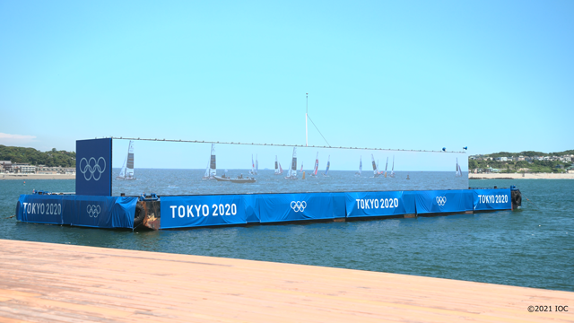 [Sailing] 55m ultra-wide display floating on the ocean