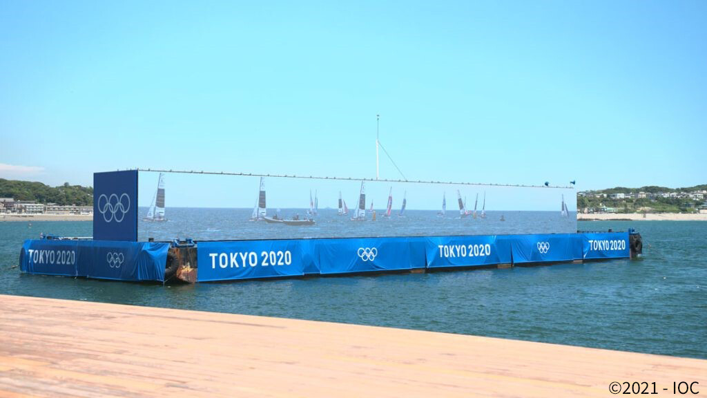 Sailing] 55m ultra-wide display floating on the ocean