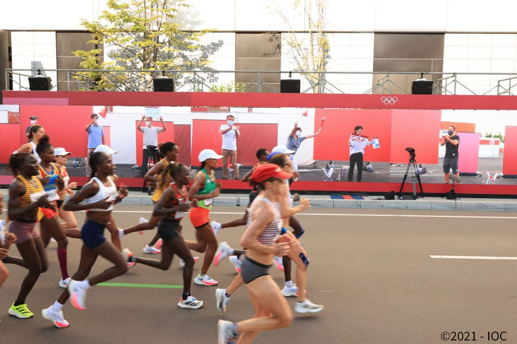 Marathon] Display connected by ultra-low latency communication