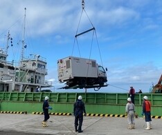 移動電源車の船舶による輸送 写真