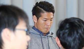 画像：特別授業の様子　鶴谷知憲選手