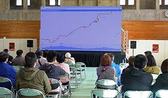 画像：龍神村の体育館でのパブリックビューイング模様