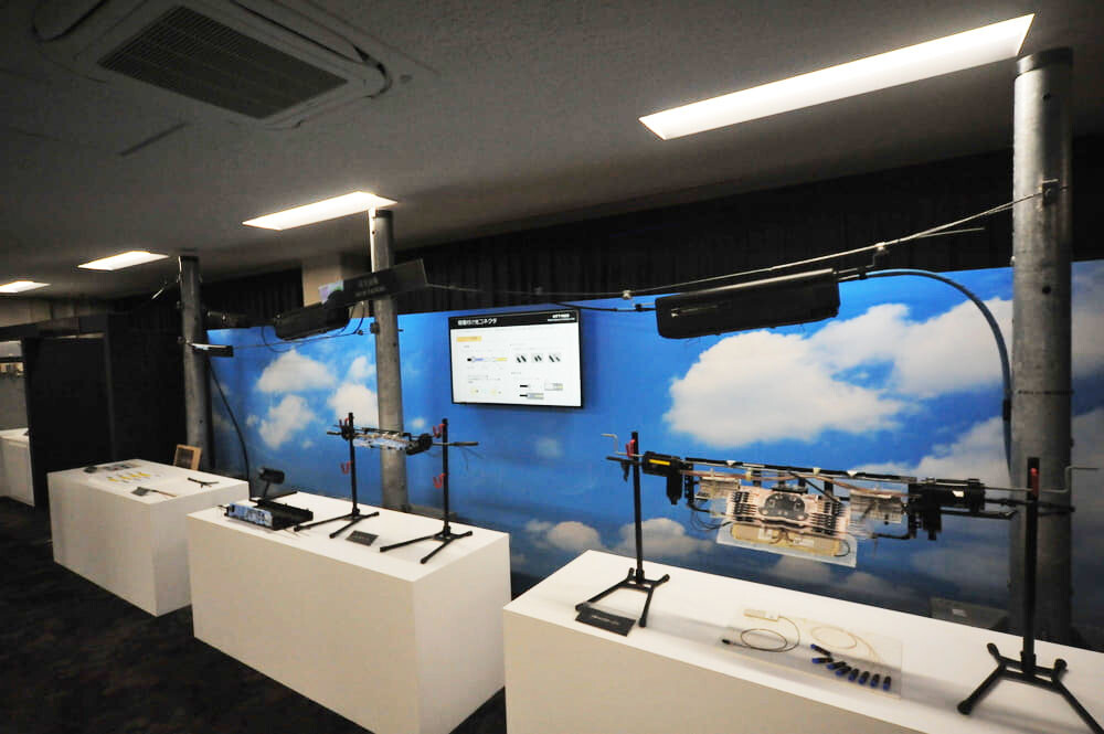 展示：NTT光ファイバ用端子函SFAOクロージャ（NTTアクセスネットワークミュージアム棟内）