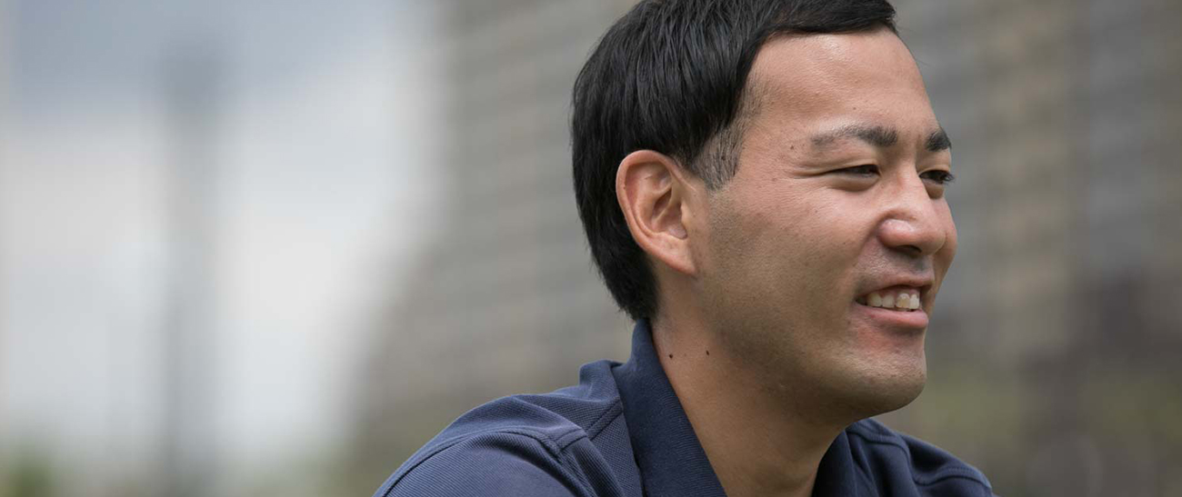 画像：笑顔でインタビューを受ける川原さん