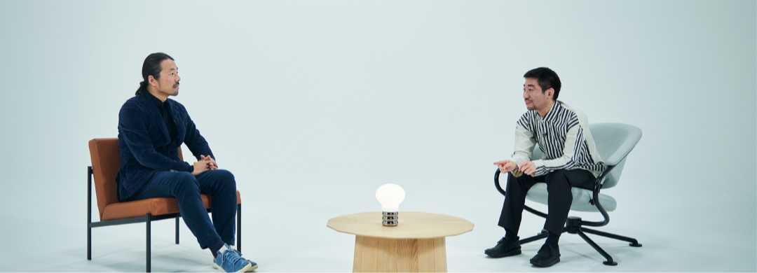 対談風景① 『WIRED』日本版編集長・松島倫明(左)とNTTコミュニケーション科学基礎研究所人間情報研究部 上席特別研究員 渡邊 淳司(右)