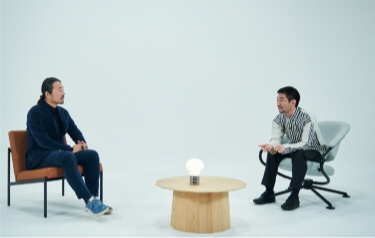 対談風景① 『WIRED』日本版編集長・松島倫明(左)とNTTコミュニケーション科学基礎研究所人間情報研究部 上席特別研究員 渡邊 淳司(右)