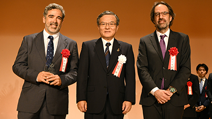 授賞式登壇の様子2