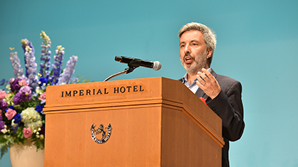 授賞式登壇の様子1