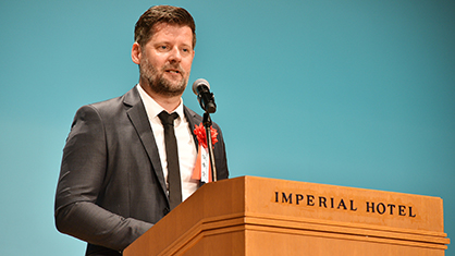 授賞式登壇の様子1